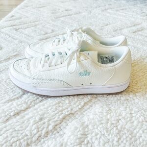 Nike Court Vintage Premium Sneaker (Women)
LIKE NEW 
7M
SAIL/ LIGHT DEW/WHITE
